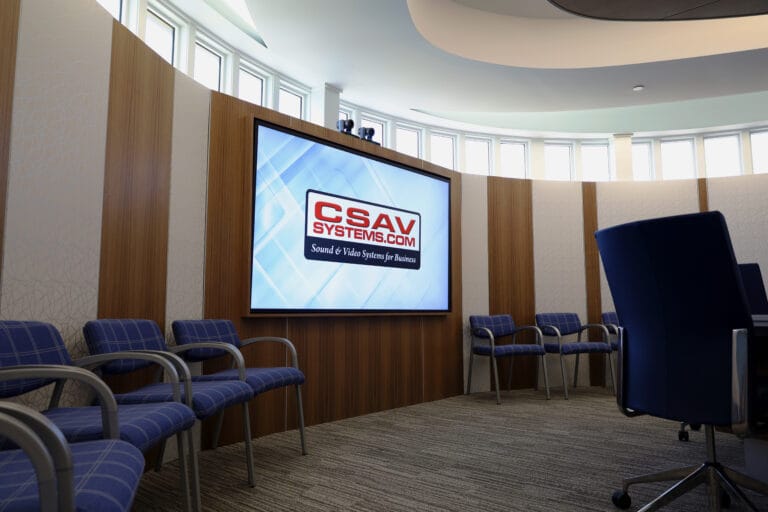 Hybrid work meeting supported by advanced corporate AV solutions for seamless communication