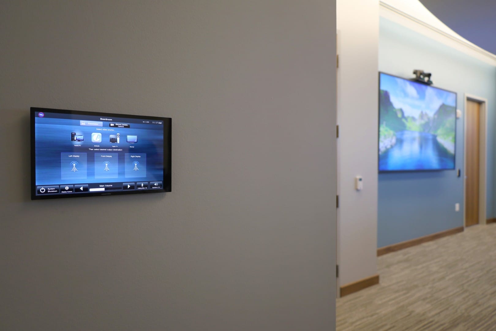 Smart Conference Rooms: Automation and Scheduling Integration for Seamless Meetings
